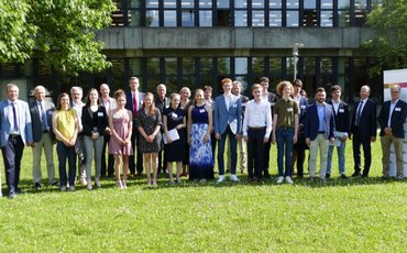 Verleihung der Dr. Hans Riegel-Fachpreise an der Universität Regensburg für herausragende wissenschaftliche Seminararbeiten von Schülerinnen und Schülern unter neuer Schirmherrschaft von Staatsminister Markus Blume