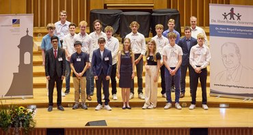 Ausgezeichnete Facharbeiten: 18 Schülerinnen und Schüler haben die Dr. Hans Riegel-Fachpreise an der Universität Bonn erhalten