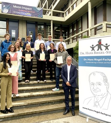 Dr. Hans Riegel-Fachpreise 2024: LMU und Dr. Hans Riegel-Stiftung zeichnen Schüler*innen für herausragende vorwissenschaftliche Seminararbeiten in den MINT-Fächern aus
