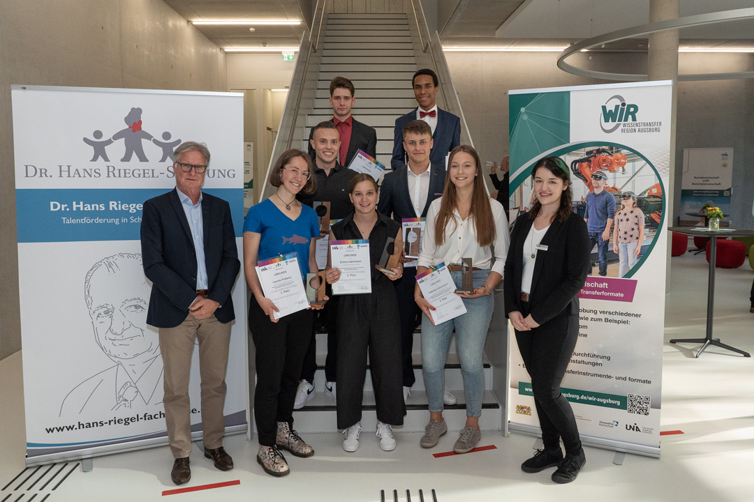 Universität Augsburg und Dr. Hans RiegelStiftung zeichnen Schüler